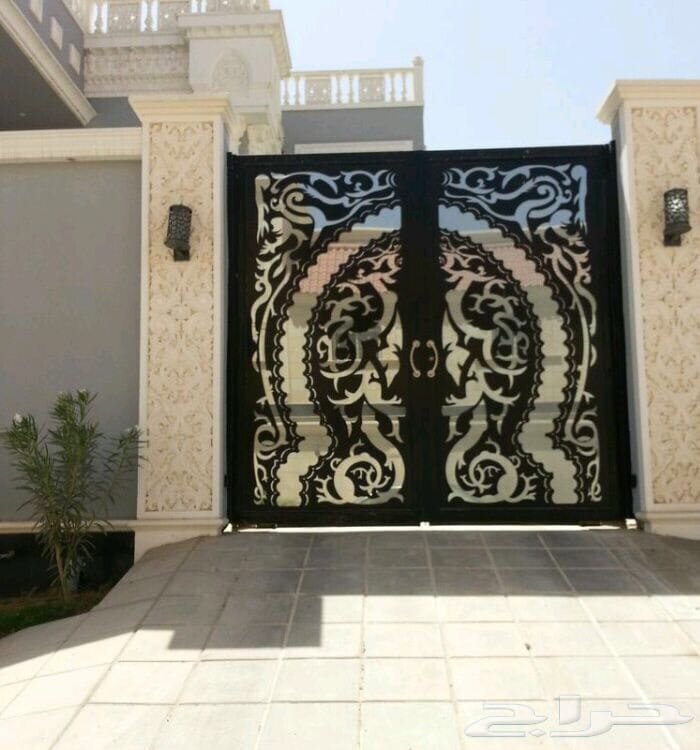 كما نقوم بتنفيذ عدد من اعمال الحدادة الأخرى مثل تركيب وصيانة مصاعد واصنصيرات اصلاح ابواب ومكيفات ابواب بيطار ابواب ألماني أبواب أوتوماتيك أبواب كهربائية أبواب مداخل سيارات والمحلات التجارية كرديون دهان خشب دهان حديد دهان فرن ميكاليك تعتيق بيطار..
 